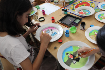 Мастер-класс по росписи тарелок.