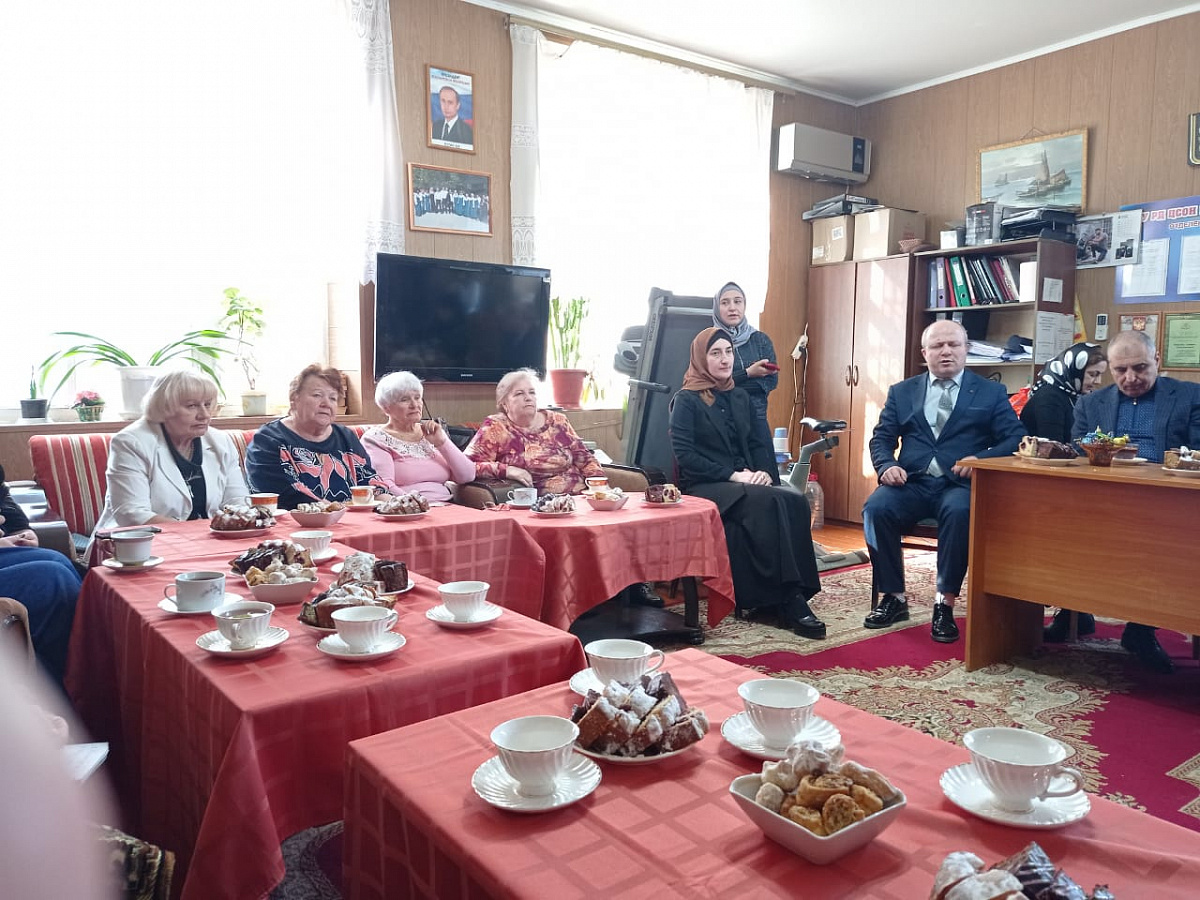 Проблемы неблагополучных семей обсудили за круглым столом, в центре социального обслуживания населения Каспийска.