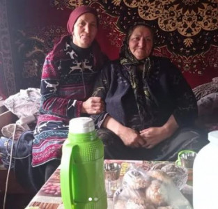 Социальная работница Насруллаева Тамамат селения Рича посетила своих подопечных и оказала им бытовые услуги.