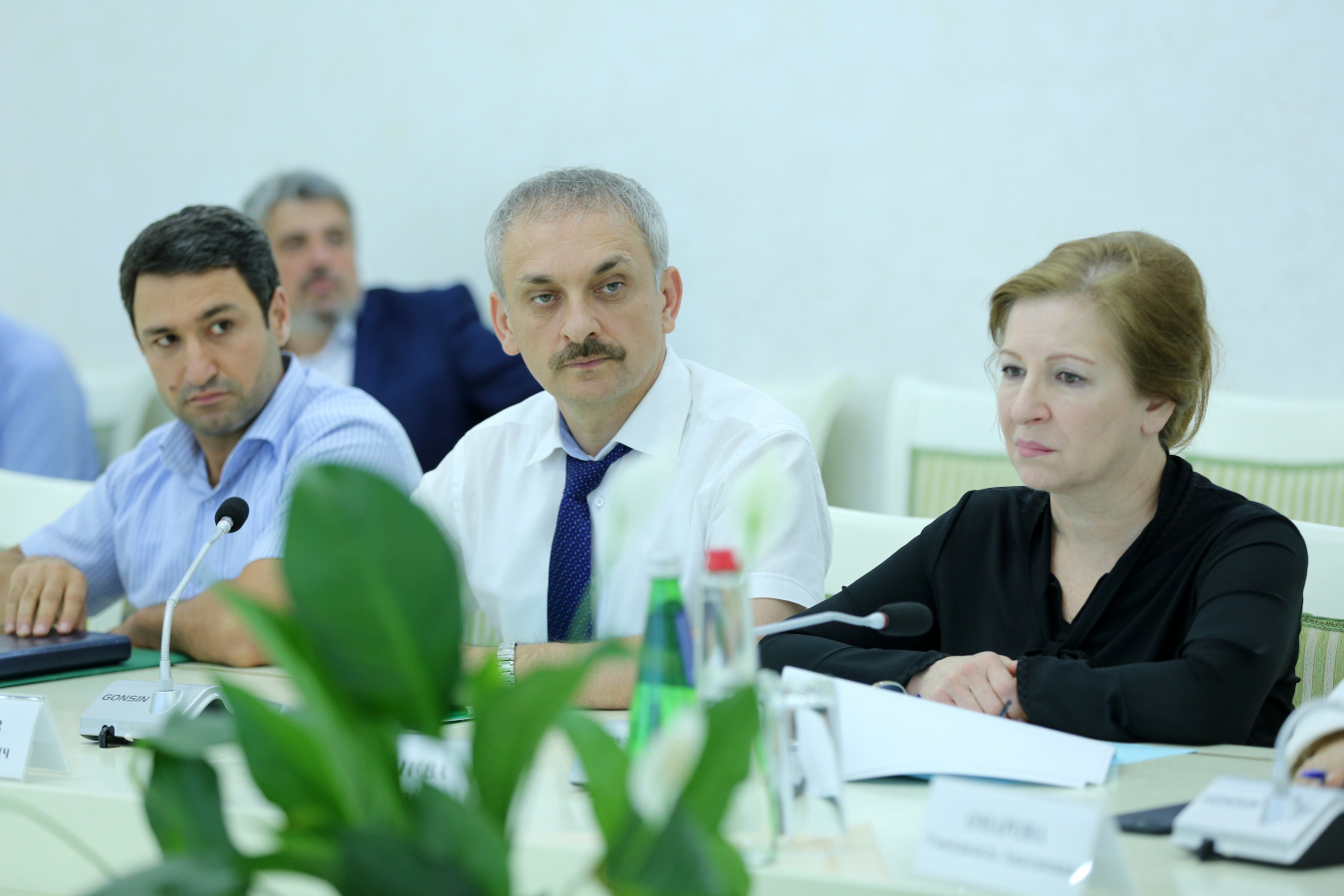 Изумруд Мугутдинова встретилась с офицерами-выпускниками, закончившими высшие военные учебные заведения в 2019 году и прибывшими для дальнейшего прохождения службы в Дагестан.