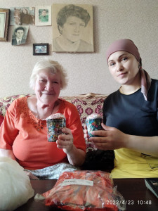 Соцработники поздравили с Пасхой православных подопечных