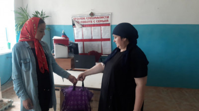 ГБУ РД КЦСОН в МО "Хасавюртовский р-он" Специалист по работе с семьей Умалатаджиева Г. А. Отделение ОСОДиСД выехала в село Моксоб в ходе выезда посетила подопечную семью была оказана психологическая;правовая;материальная (разовая) помощь виде продуктов пи