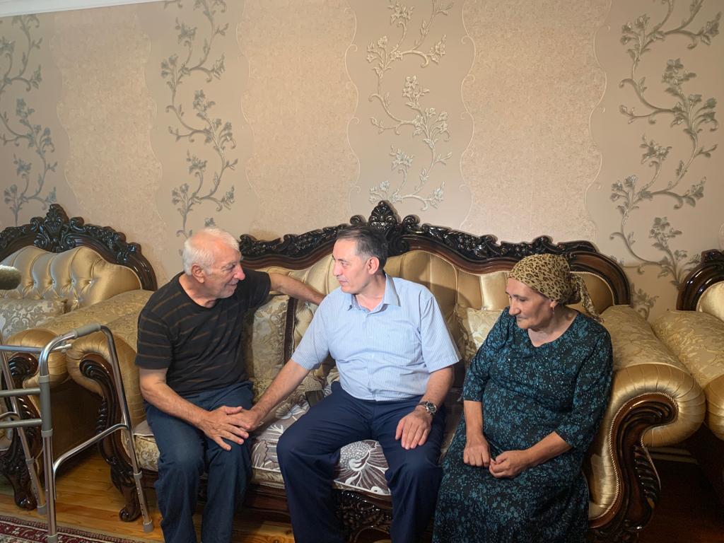 Абдурахман Махмудов посетил семью из села Белиджи, в которой четверо сыновей участвуют в специальной военной операции на территории Украины