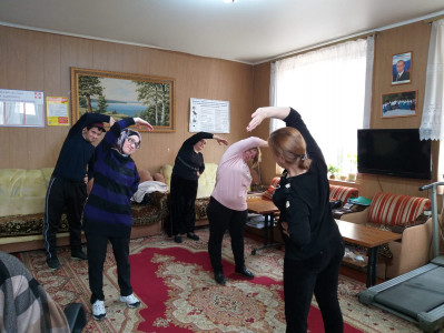 Занятия физкультурой в клубе "Будь здоров"