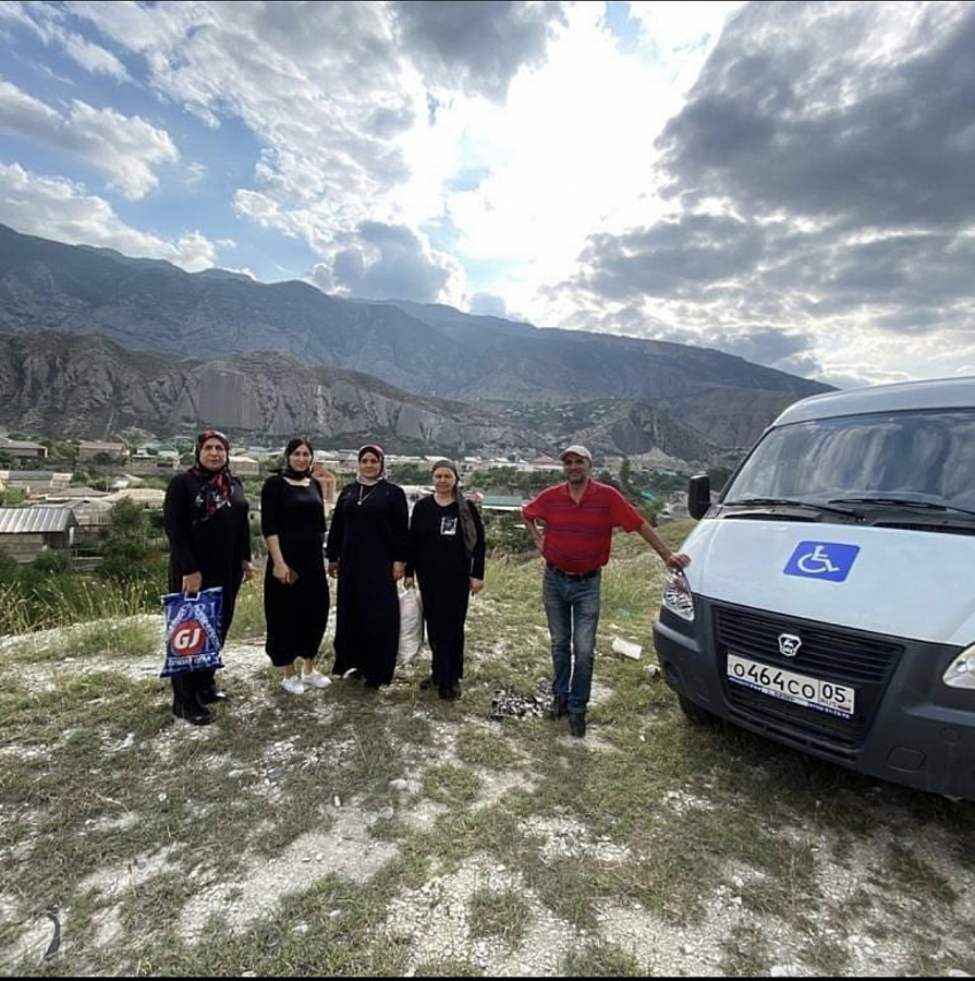 Подопечные Минтруда Дагестана в Гергебильском районе воспользовались услугами мобильной бригады.