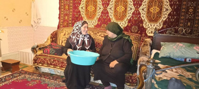 Социальный работник на дому поздравляет подопечных с праздником Ураза байрам