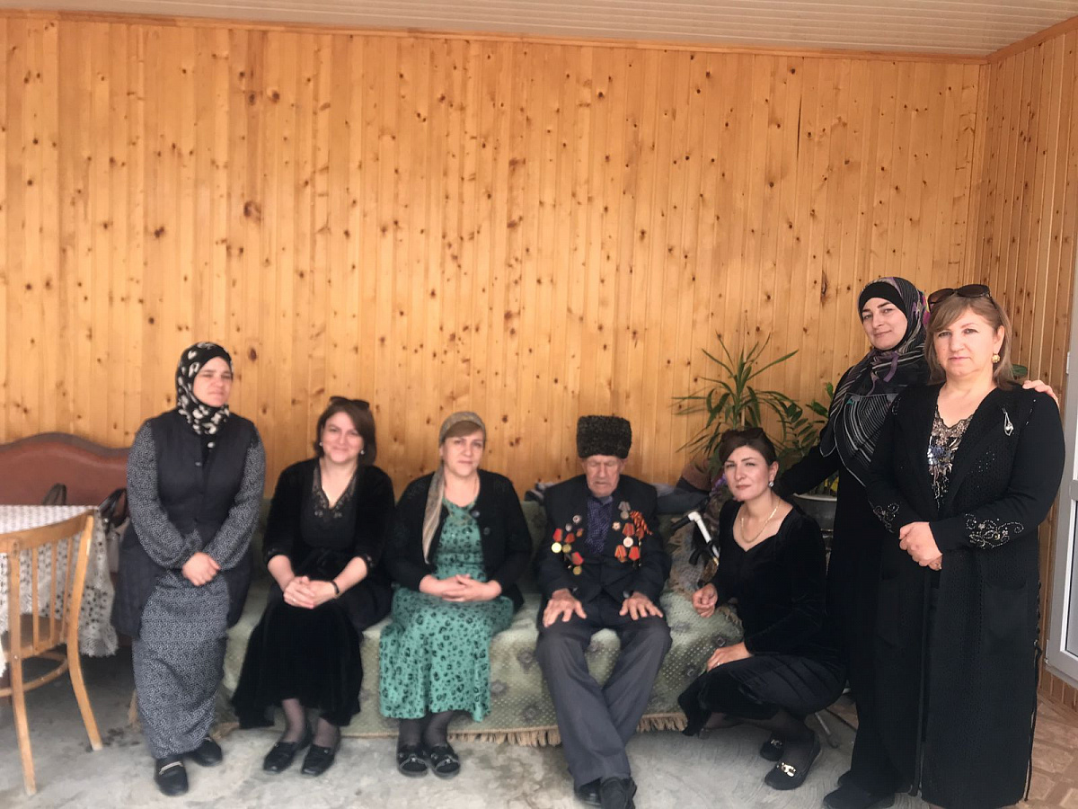 Социальные работники Минтруда Дагестана готовят Ветеранов к праздничным мероприятиям посвященным Дню Великой Победы