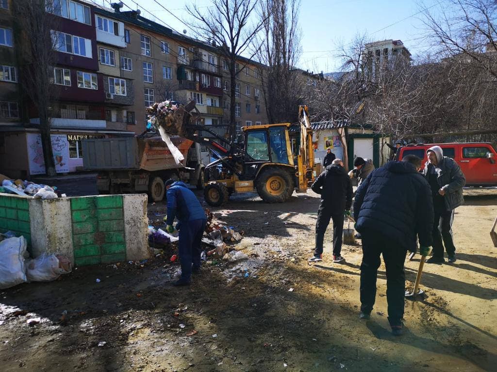 Коллектив Минтруда Дагестана принял участие в экологическом субботнике по уборке мусора.