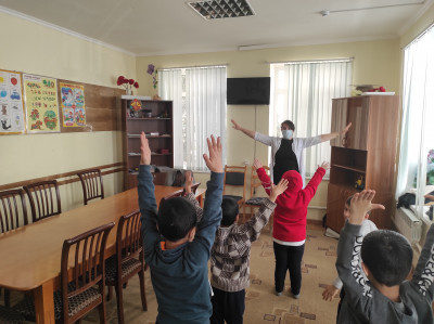 Физкульт-минутка с детьми, посещающими ОДП детей и семей с детьми.