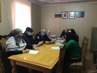 22 апреля 2022 г. Зав.отделения СОДиСД ГБУ РД КЦСОН в МО «Хасавюртовский район» Иманалиева С., совместно со специалистом по работе с семьей Магомедовой А., психологом Азадовой Н. и юристом Рамазановым М. выехали в с. Могилевское.