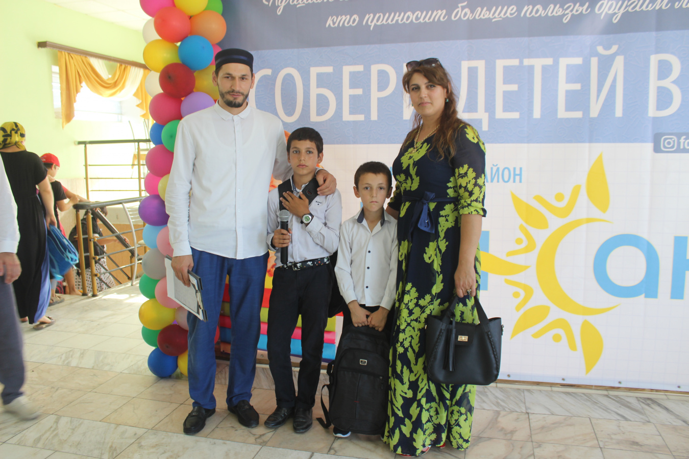 Первоклассники из Новокаякента приняли участие в социальной акции, «Собери ребенка в школу».