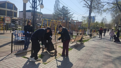 Коллектив ГКУ РД УСЗН в МО "город Избербаш" 16 апреля принял активное участие в городском субботнике