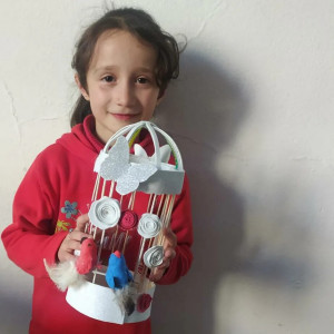 Птичка в клетке.