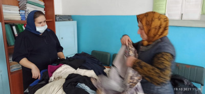 15.02.2022г. Специалист по работе с семьёй ГБУ РД КЦСОН в МО "Хасавюртовский район" ОСОДиСД Умалатаджиева Г. выехала в с. Моксоб посетила сельскую администрацию оказала материальную помощь виде одежды б/у семье Гудуловой П.