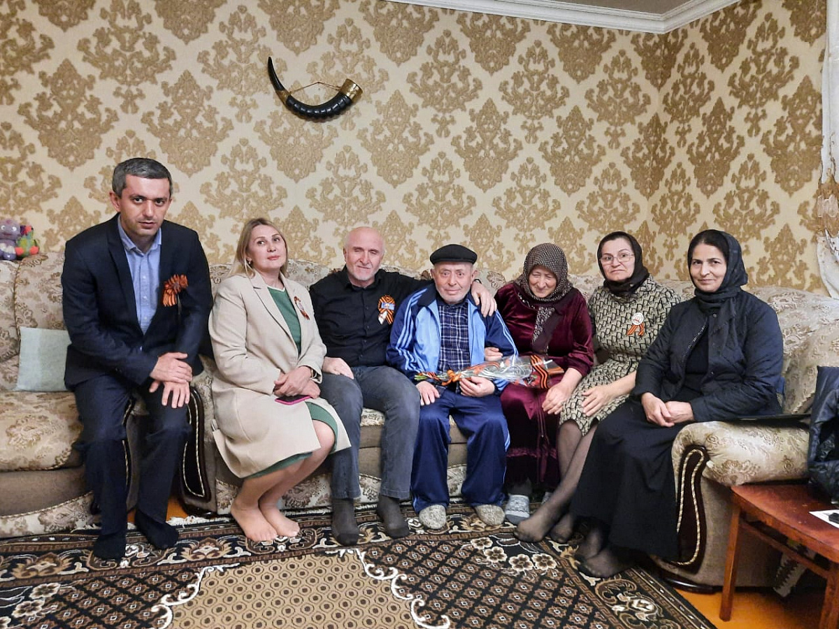 Работники  социальных учреждений Минтруда РД в Южно-Сухокумске побывали в гостях у вдов Ветеранов ВОВ и тружеников тыла