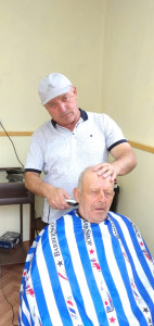 В нашем Центре функционирует "Социальная парикмахерская" с предоставлением услуг социально не защищенным категориям бесплатно.