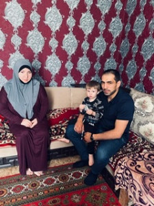 Директор ГБУ РД КЦСОН в МО "Хунзахский район" посетил семью военнослужащего, погибшего на Украине.