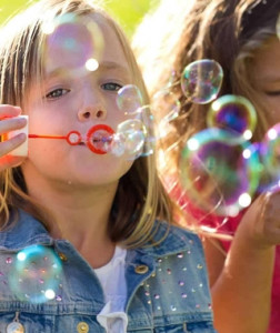 Досуговое мероприятие «Развлечение на летней прогулке. Игры с мыльными пузырями»