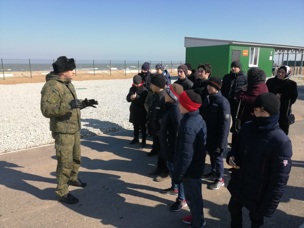 Подопечные Каспийского комплексного центра Минтруда  Дагестана посетили воинскую часть