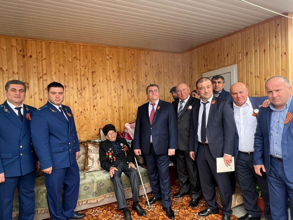 Представители  Минтруда РД в Дербентском районе в составе делегации приняли участие в торжественной встрече с участником Великой Отечественной войны