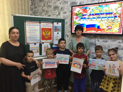 Занятие с детьми ко Дню России