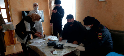 обсуждение вопросов вакцинации среди старшего поколения в селении Икра Курахского района