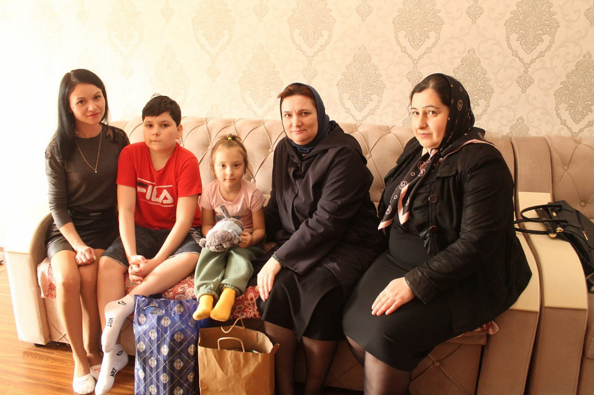 Работники Управления социальной защиты Минтруда РД в Избербаше помогли беженцам из ДНР