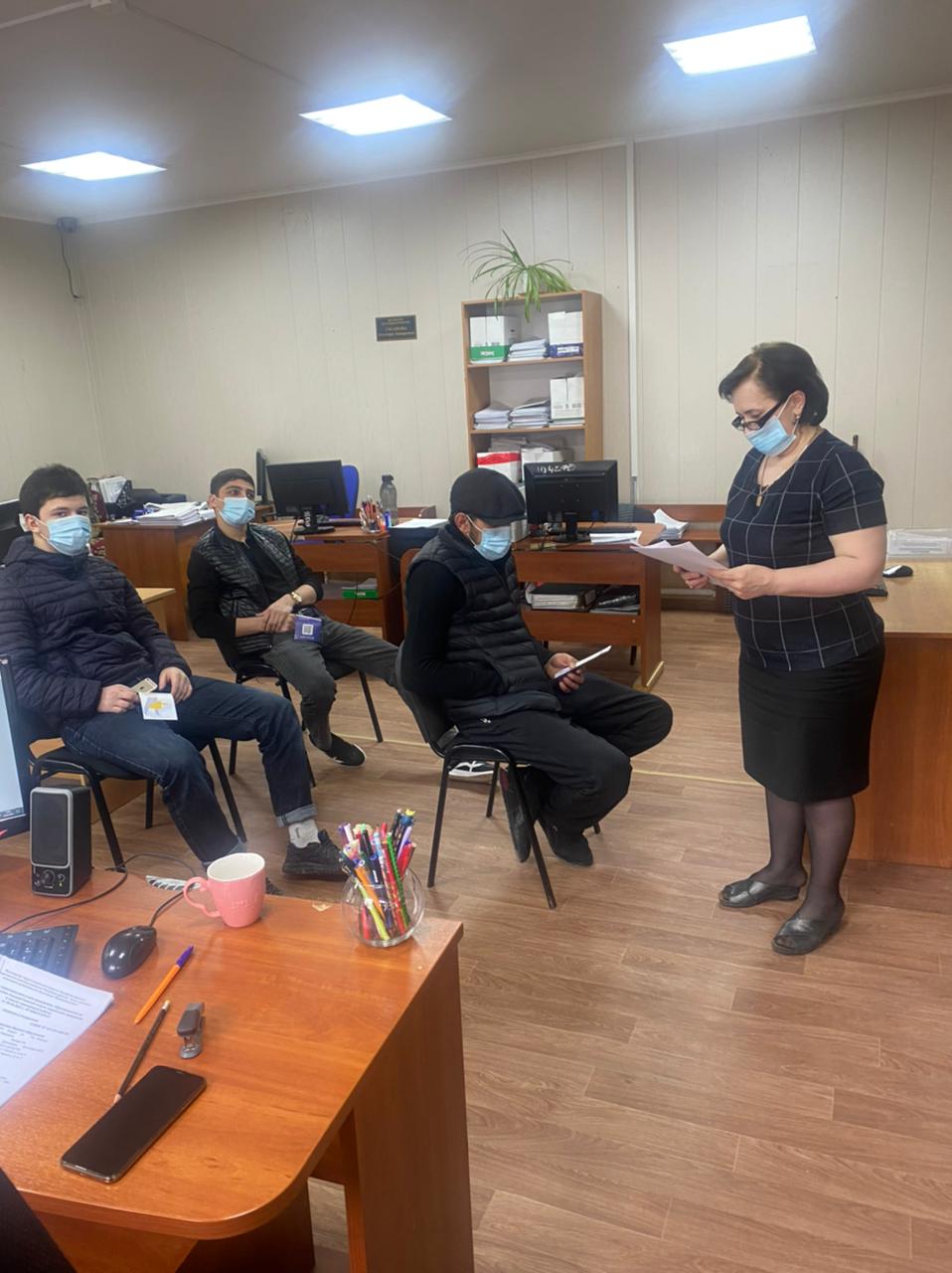 Ярмарка вакансий для отбывших наказание граждан прошла в службе занятости Буйнакского района.