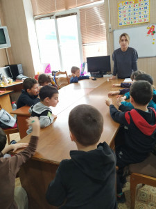 Очередное занятие в группе дошкольной подготовки "Радуга"