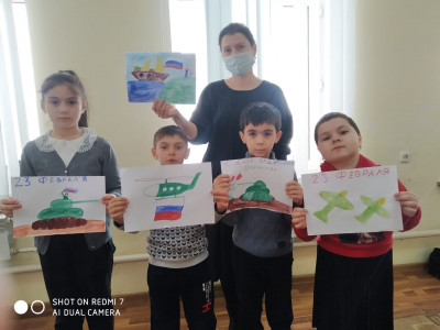 Конкурс рисунков среди подопечных детей комплексного центра ко Дню защитника Отечества.