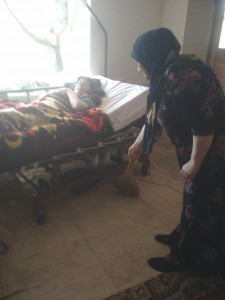 оказывает социальные услуги подопечному.