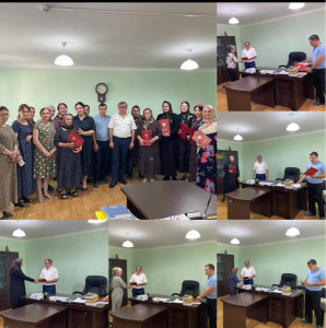 Наградили почетными грамотами социальных работников