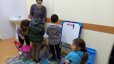 "Разложи буквы алфавита".