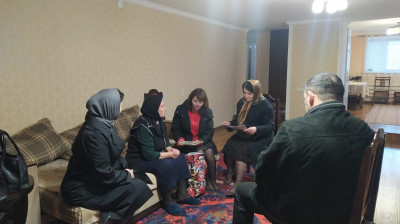 Поздравительный визит к Н.Н.Касумовой в честь праздника - 8 марта