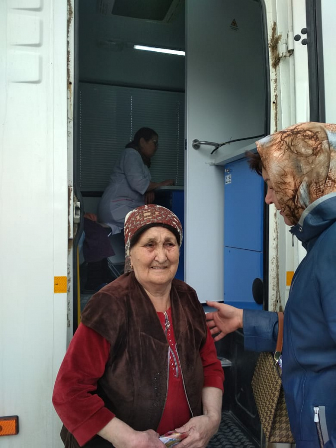  В Ногайском районе в рамках проекта «Старшее поколение» провели медицинское обследование пожилых подопечных 