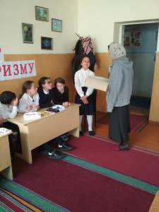 20.06.2022г. Психолог социальной сферы ГБУ РД КЦСОН в МО Левашинский район Ибрагимова П.К провела беседу среди детей посещающий центр на тему "Мы против насилия и экстремизма Цель беседы: Показать страшное лицо и ужасающие последствия этого явления. Зада