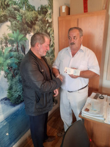 Вручили удостоверение "Ветеран труда"