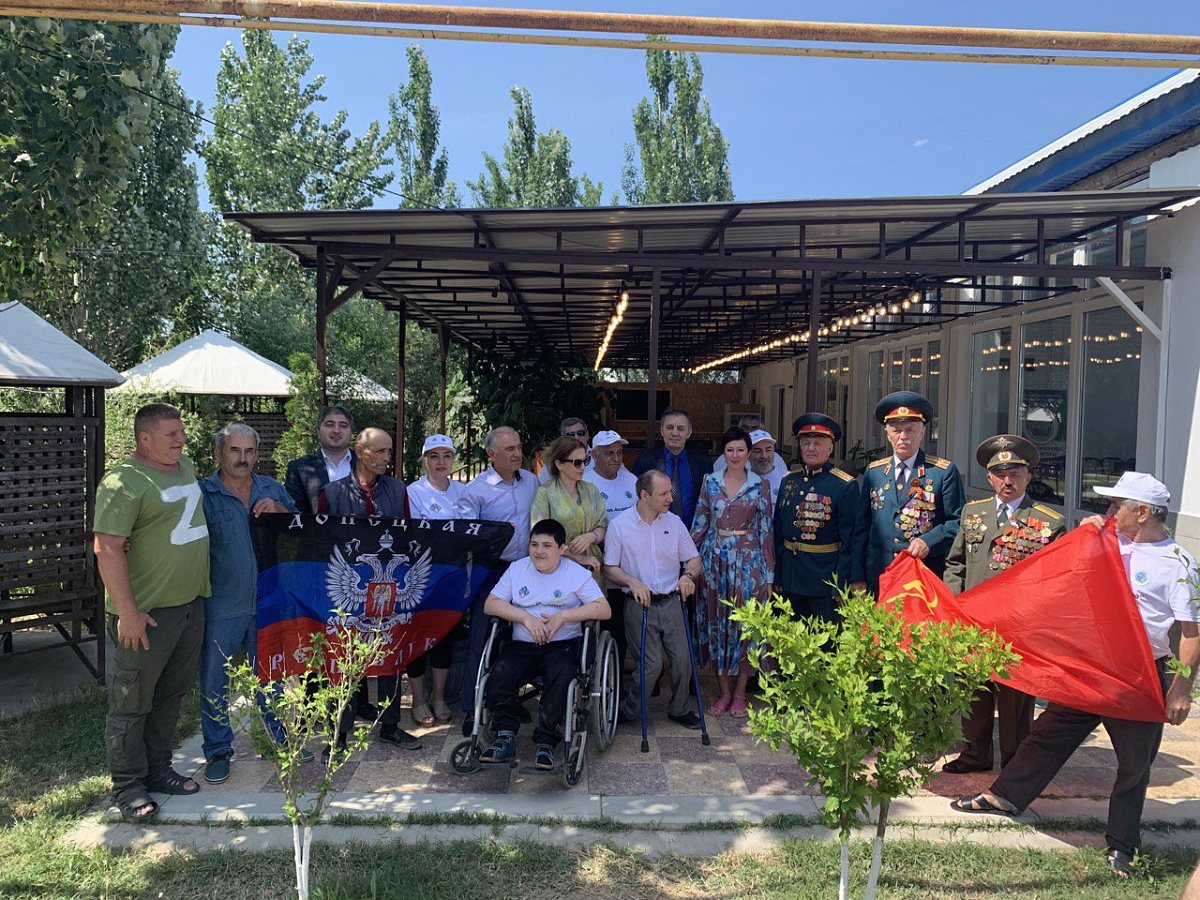 Абдурахман Махмудов ознакомился с условиями проживания беженцев из Луганской и Донецкой народных республик.