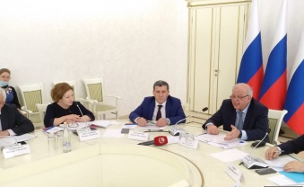 Руководитель Минтруда РД Изумруд Мугутдинова приняла участие в заседании трехсторонней комиссии по регулированию социально-трудовых отношений