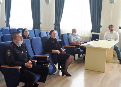 В Гунибском районе состоялось заседание комиссии по делам несовершеннолетних и защите их прав