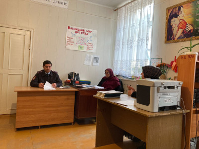 Совместное заседание отдела семьи и детей с инспектором по делам несовершеннолетних