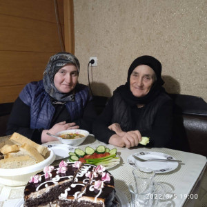 со своей подопечной пили чай.