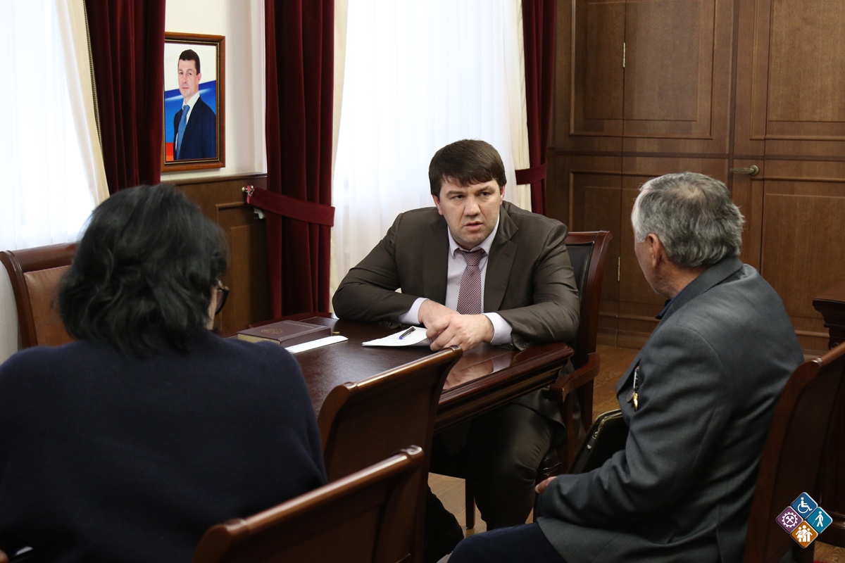 Врио Главы Минтруда Дагестана  рассмотрел обращения граждан