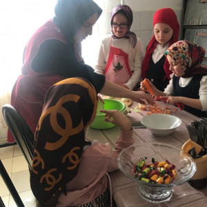 ГБУ РД КЦСОН в МО «Левашинский район» Инструктор по труду отделения дневного пребывания детей и семей с детьми, Ибрагимова З.О. провела урок по кулинарии с детьми посещающие отделение центра.