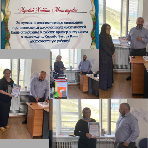 И.о. директора ГБУ РД КЦСОН в МО «Ботлихский район» Магомедов Сейдула Магомедович провел собрание работников, где от лица министра социального развития и труда РД Махмудова Абдурахмана Магомедовича поздравил работников