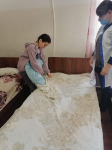 Заправление кровати.