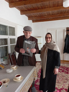 Социальный работник с.Охли поздравила с праздником своего подопечного.