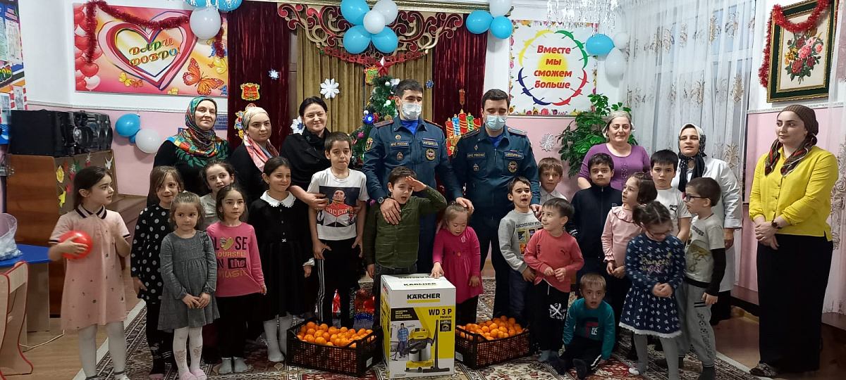 В Реабилитационном центре для детей и подростков Минтруда РД в Казбековском районе побывали настоящие волшебники