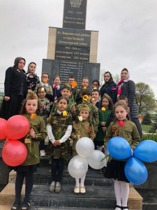 В предверии Дня Победы 9Мая в ГБУ РД КЦСОН в МО "Левашинский район" в отделении дневного пребывания детей и семей с детьми провели праздничное мероприятие под девизом "Великая Победа", где дети посещающие центр декламировали стихи, пели песни, рисовали ри