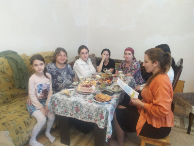 Работники Отделения социального обслуживания на дому детей и семей с детьми в честь праздника был проведен "Круглый стол"